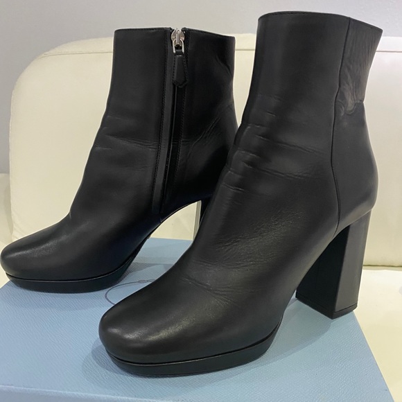 PRADA HEELED LEATHER ANKLE BOOTS - Picture 3 of 8